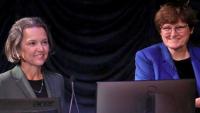 Katrina Armstrong, MD, CEO and Dean of CUIMC, presenting the Louisa Gross Horwitz Prize to Katalin Karikó, PhD